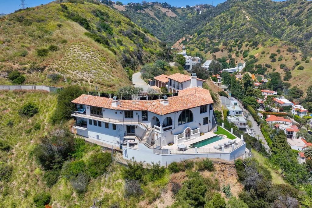 Villa Hollywood Hills Luxury Spanish Estate With Pool & Views Los Angeles