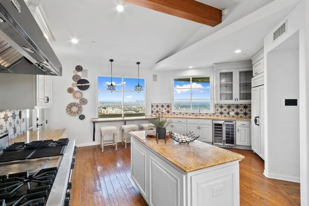 Hollywood Hills Luxury Spanish Estate With Pool & Views Villa Los Ángeles