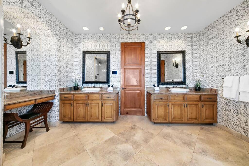 Hollywood Hills Luxury Spanish Estate With Pool & Views Los Ángeles