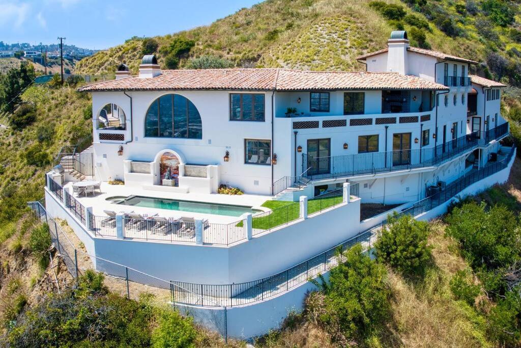 Hollywood Hills Luxury Spanish Estate With Pool & Views Los Ángeles