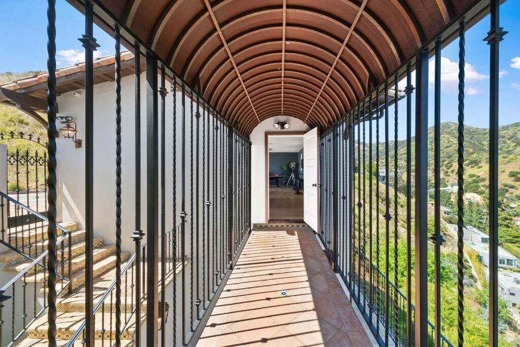 Hollywood Hills Luxury Spanish Estate With Pool & Views Villa Los Ángeles