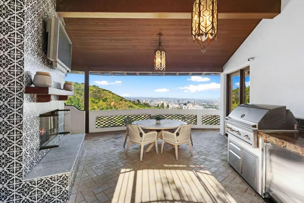 Hollywood Hills Luxury Spanish Estate With Pool & Views Villa Los Ángeles