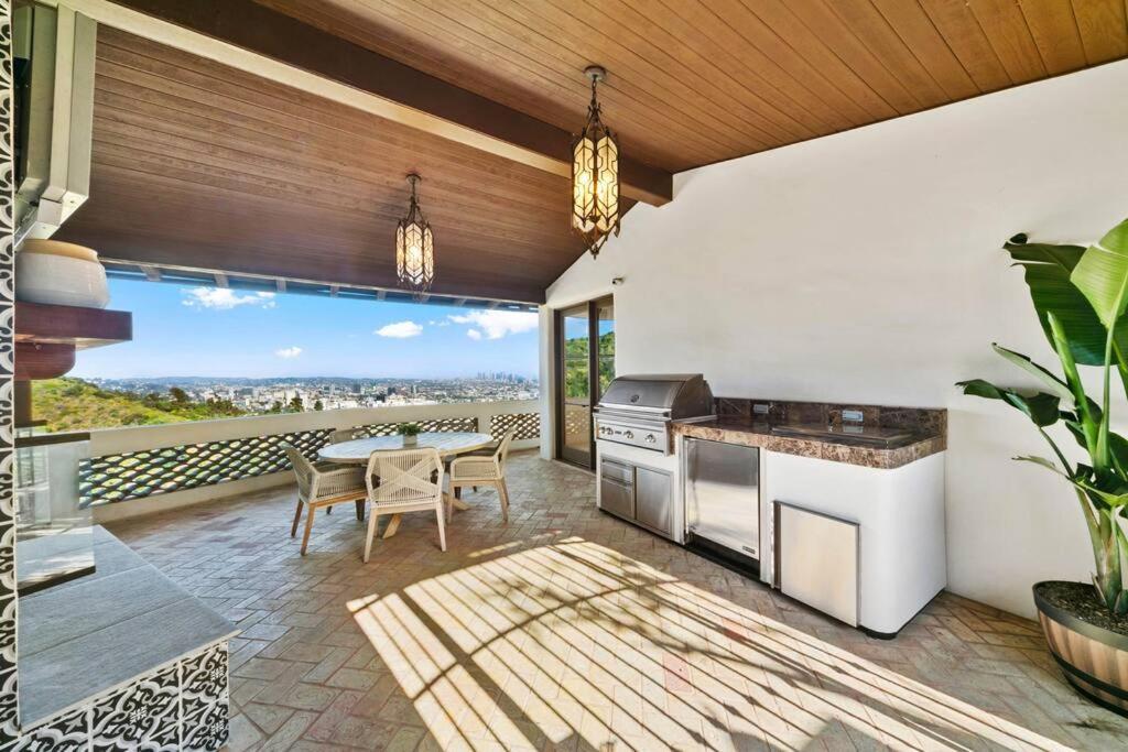 Hollywood Hills Luxury Spanish Estate With Pool & Views *